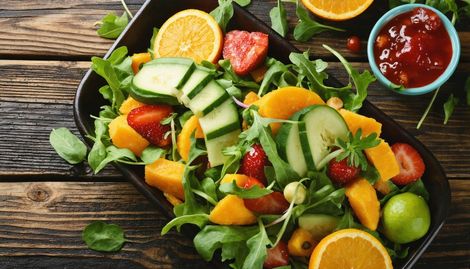 Mevsimlik Malzemelerle Yaratıcı Salatalar: Sağlıklı Beslenmenin Lezzetli Yolu